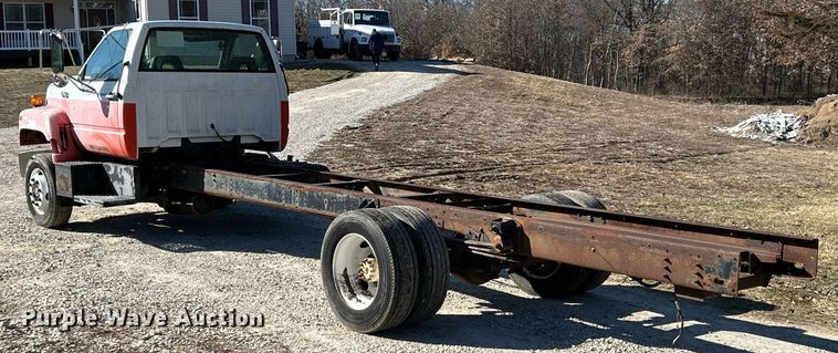 image for item EK4077 1993 GMC TopKick LoPro truck cab and chassis