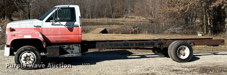 image for item EK4077 1993 GMC TopKick LoPro truck cab and chassis