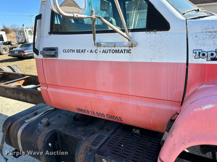 image for item EK4077 1993 GMC TopKick LoPro truck cab and chassis