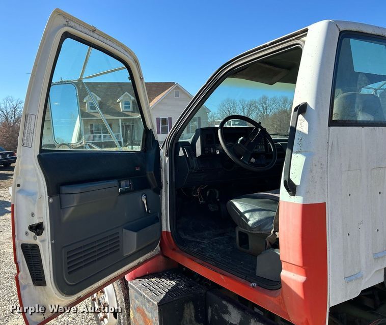 image for item EK4077 1993 GMC TopKick LoPro truck cab and chassis