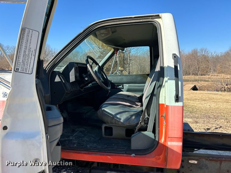 image for item EK4077 1993 GMC TopKick LoPro truck cab and chassis