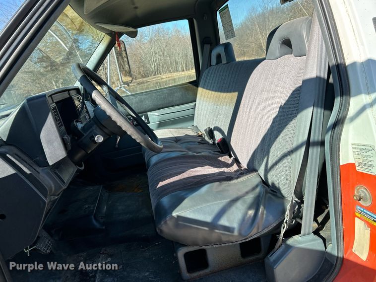 image for item EK4077 1993 GMC TopKick LoPro truck cab and chassis