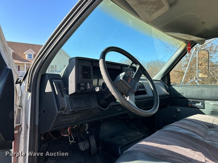 image for item EK4077 1993 GMC TopKick LoPro truck cab and chassis