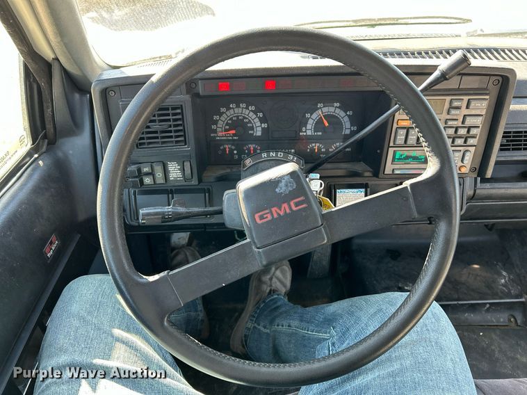 image for item EK4077 1993 GMC TopKick LoPro truck cab and chassis