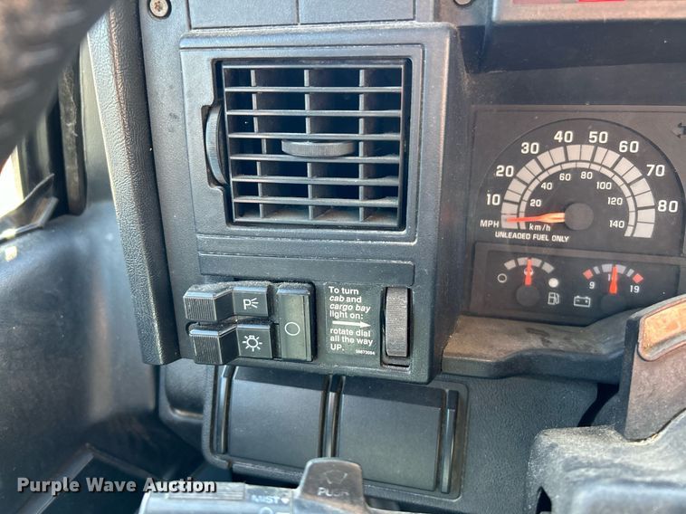 image for item EK4077 1993 GMC TopKick LoPro truck cab and chassis