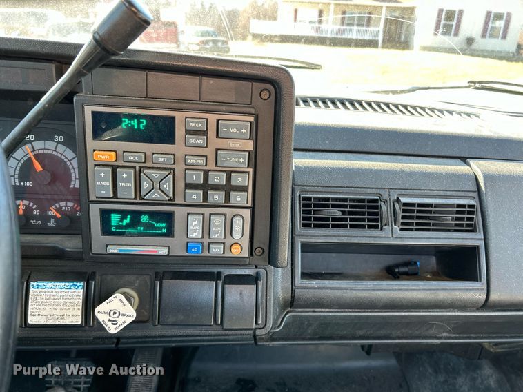 image for item EK4077 1993 GMC TopKick LoPro truck cab and chassis