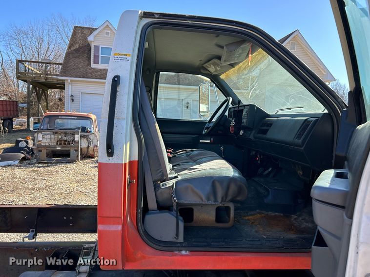 image for item EK4077 1993 GMC TopKick LoPro truck cab and chassis