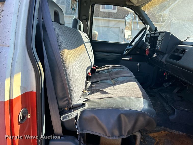 image for item EK4077 1993 GMC TopKick LoPro truck cab and chassis