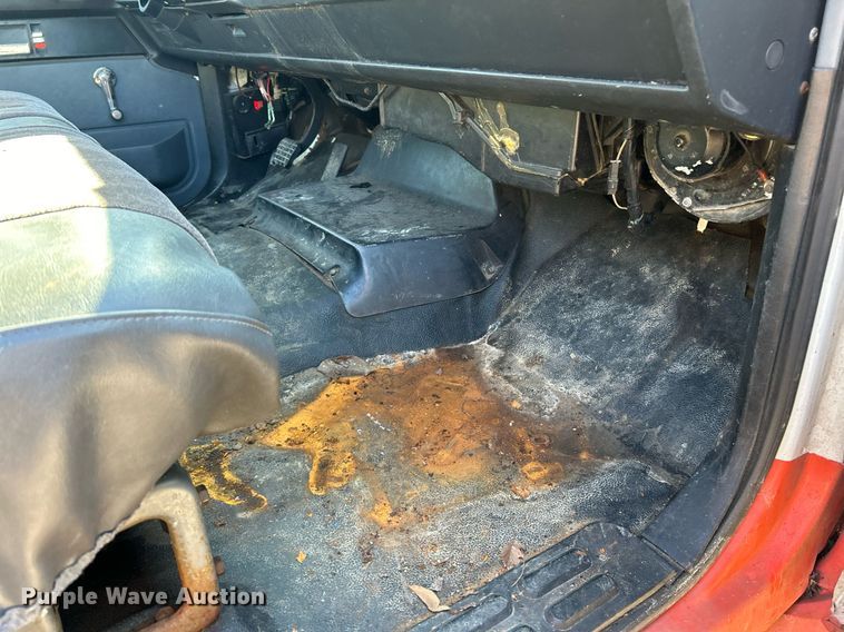 image for item EK4077 1993 GMC TopKick LoPro truck cab and chassis