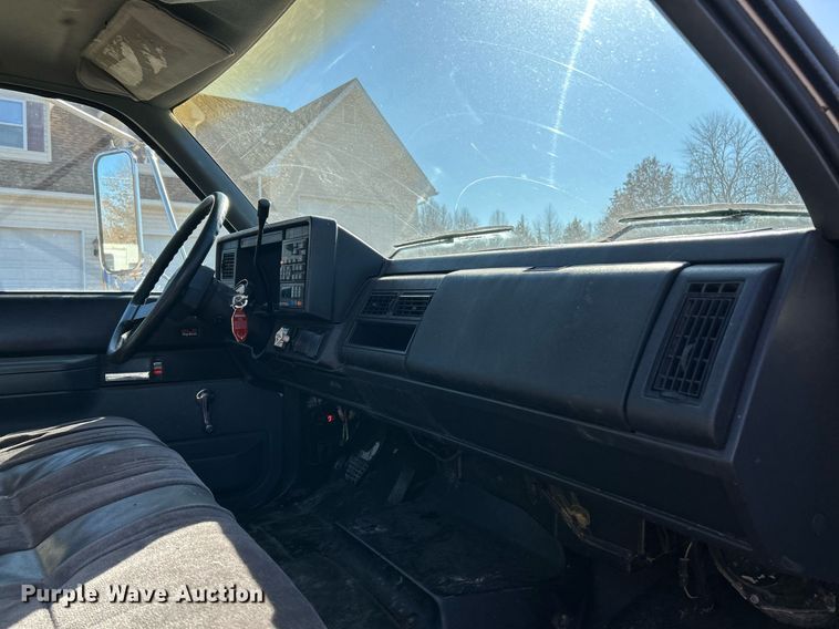 image for item EK4077 1993 GMC TopKick LoPro truck cab and chassis