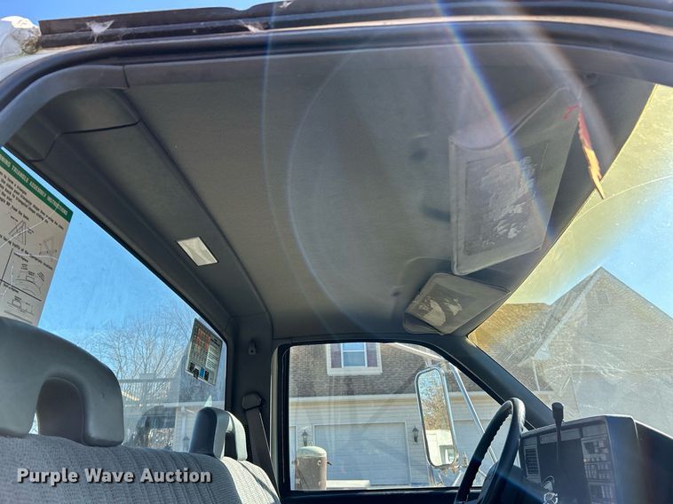 image for item EK4077 1993 GMC TopKick LoPro truck cab and chassis