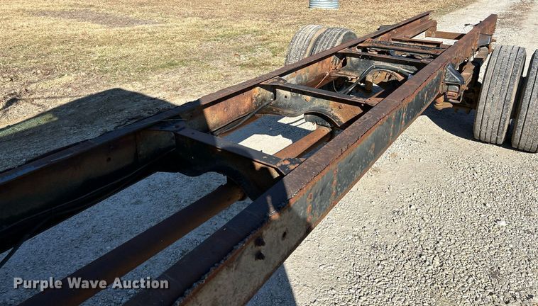 image for item EK4077 1993 GMC TopKick LoPro truck cab and chassis