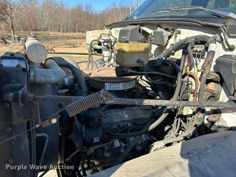 image for item EK4077 1993 GMC TopKick LoPro truck cab and chassis