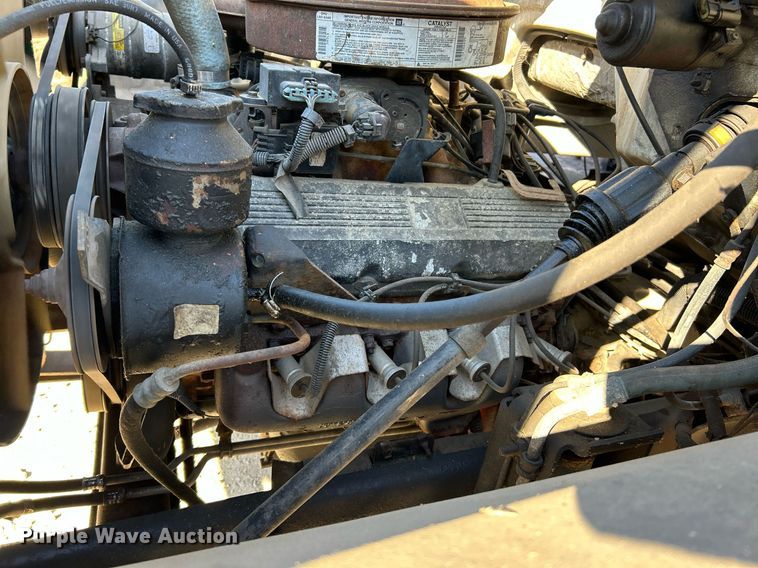 image for item EK4077 1993 GMC TopKick LoPro truck cab and chassis