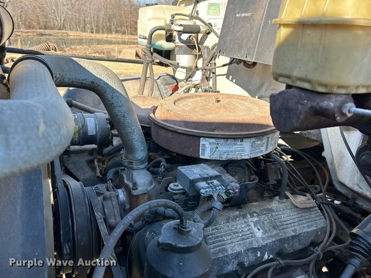 image for item EK4077 1993 GMC TopKick LoPro truck cab and chassis