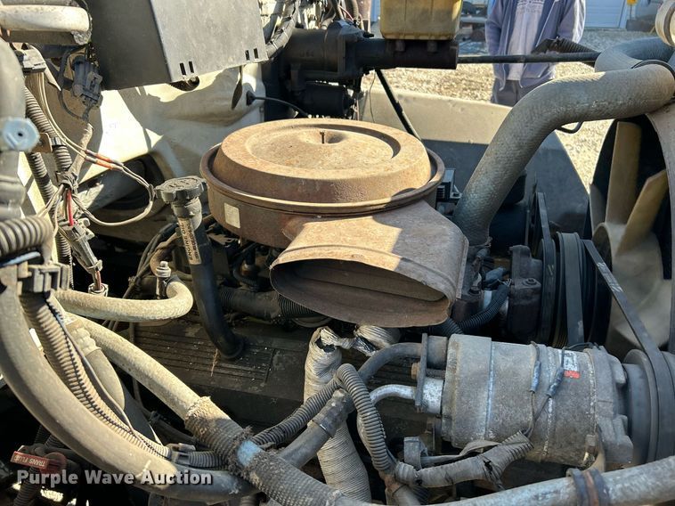 image for item EK4077 1993 GMC TopKick LoPro truck cab and chassis