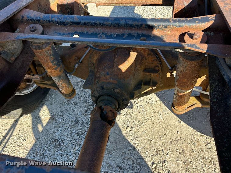 image for item EK4077 1993 GMC TopKick LoPro truck cab and chassis