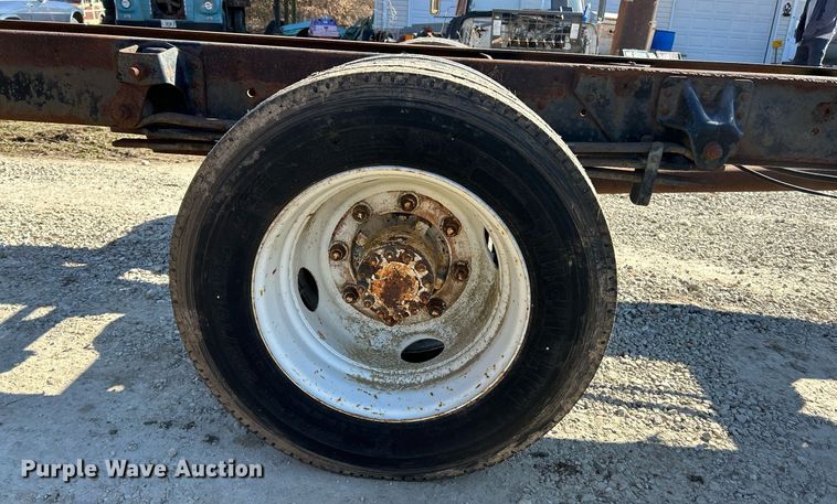 image for item EK4077 1993 GMC TopKick LoPro truck cab and chassis