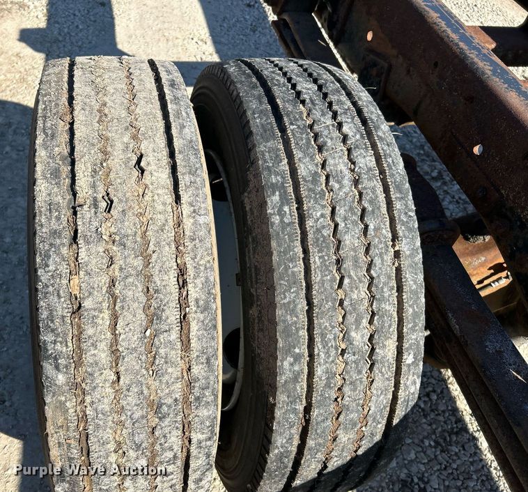 image for item EK4077 1993 GMC TopKick LoPro truck cab and chassis