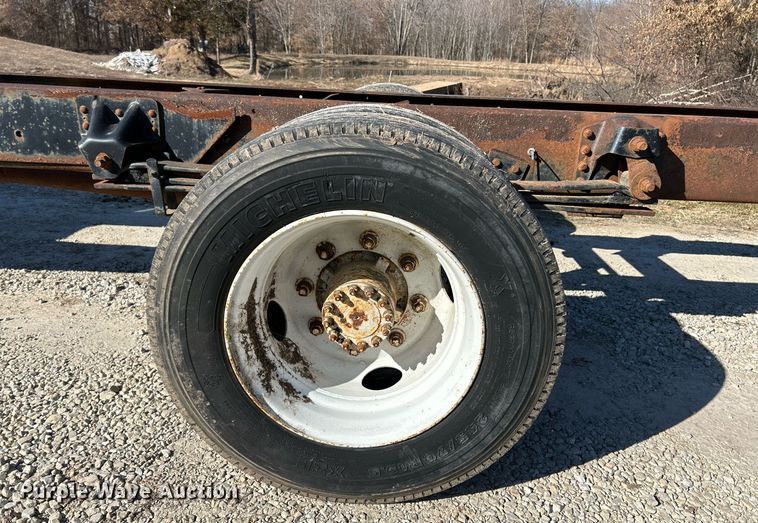 image for item EK4077 1993 GMC TopKick LoPro truck cab and chassis