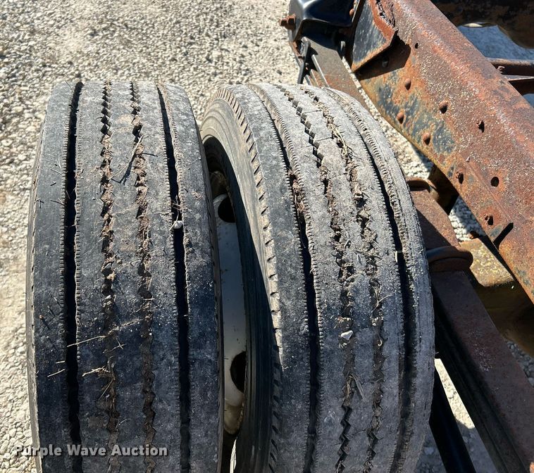 image for item EK4077 1993 GMC TopKick LoPro truck cab and chassis