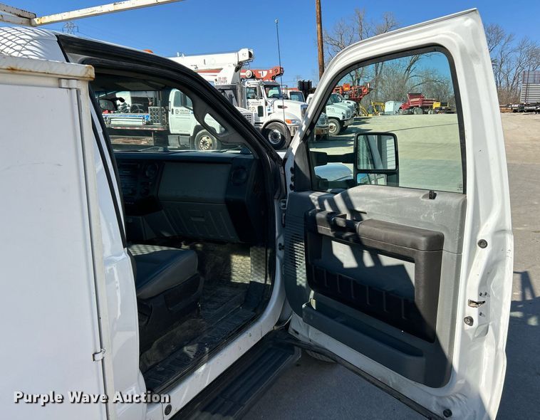 image for item EK4081 2013 Ford F550 Super Duty XL utility / service truck