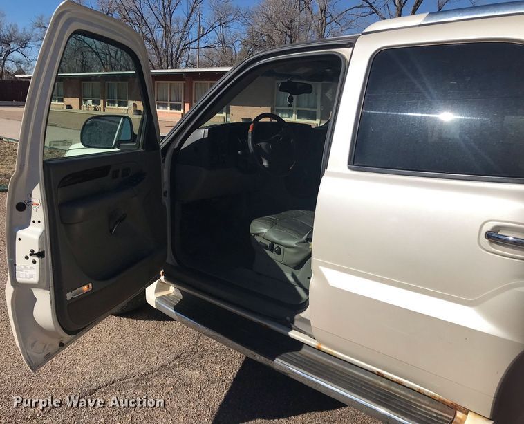 image for item HU9476 2002 Cadillac  Escalade SUV