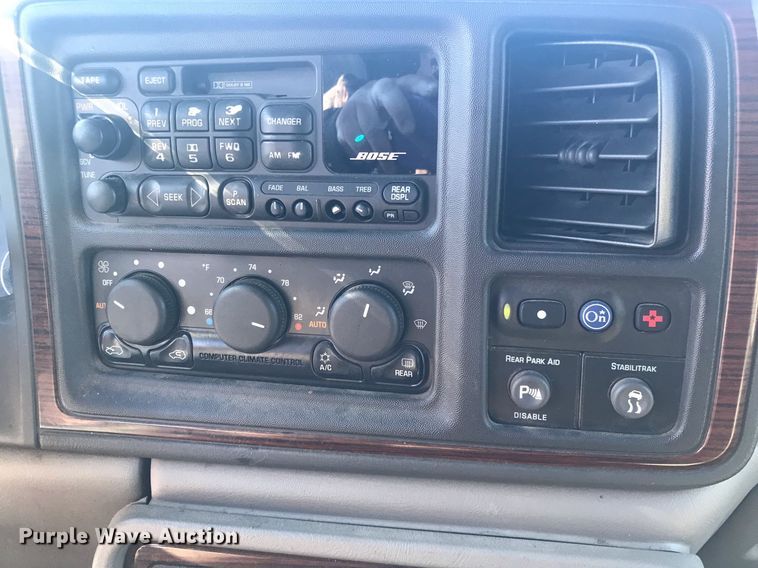 image for item HU9476 2002 Cadillac  Escalade SUV