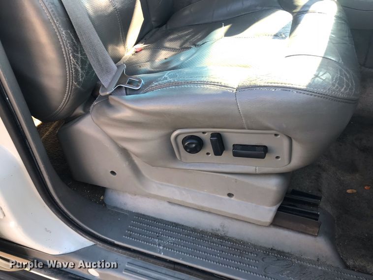 image for item HU9476 2002 Cadillac  Escalade SUV