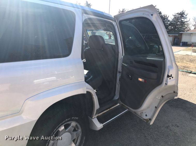 image for item HU9476 2002 Cadillac  Escalade SUV