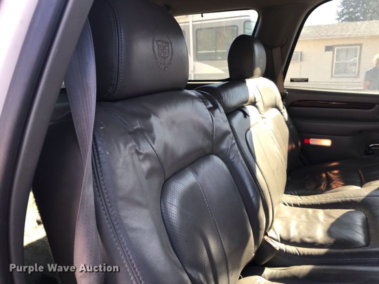 image for item HU9476 2002 Cadillac  Escalade SUV