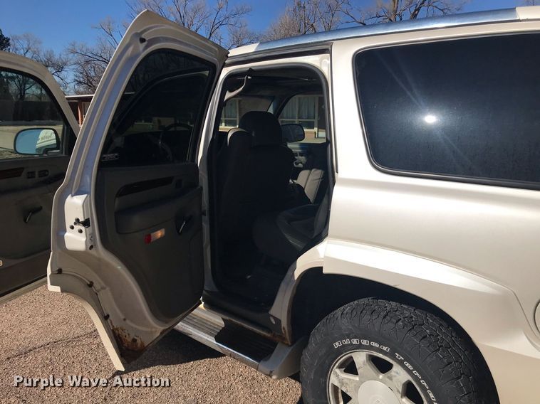 image for item HU9476 2002 Cadillac  Escalade SUV