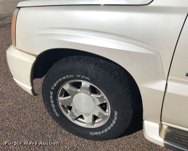 image for item HU9476 2002 Cadillac  Escalade SUV