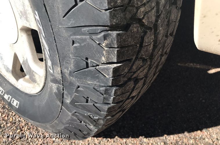 image for item HU9476 2002 Cadillac  Escalade SUV