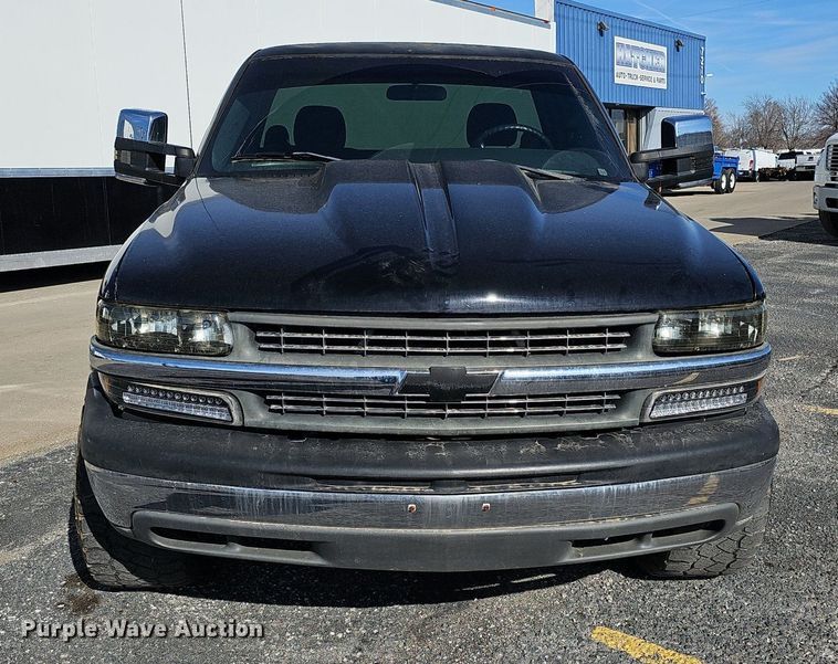 image for item IO9849 2001 Chevrolet 1500 pickup truck