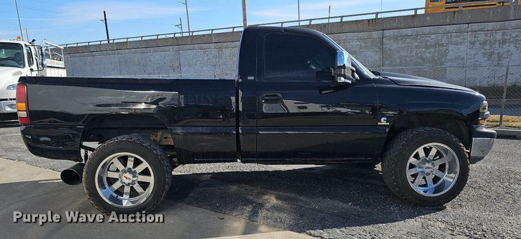 image for item IO9849 2001 Chevrolet 1500 pickup truck