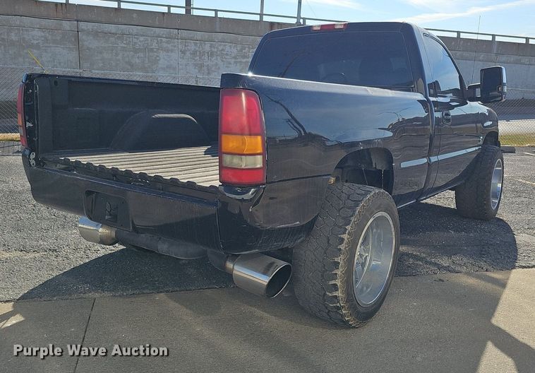 image for item IO9849 2001 Chevrolet 1500 pickup truck