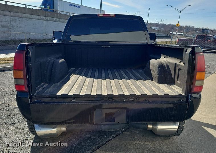 image for item IO9849 2001 Chevrolet 1500 pickup truck