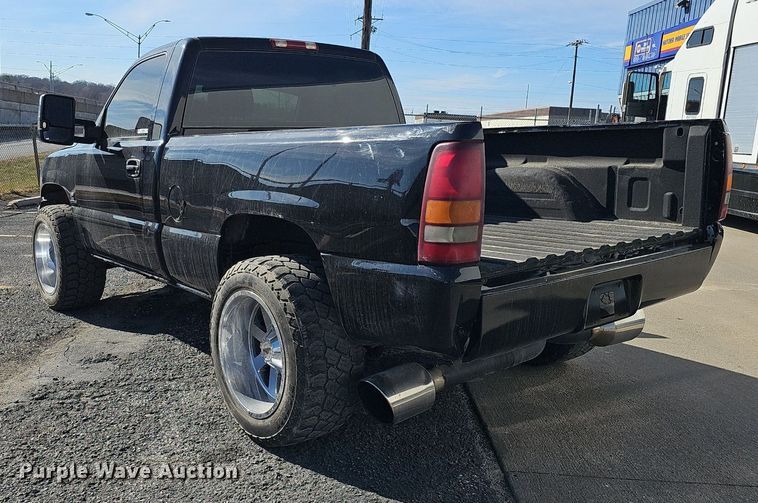 image for item IO9849 2001 Chevrolet 1500 pickup truck