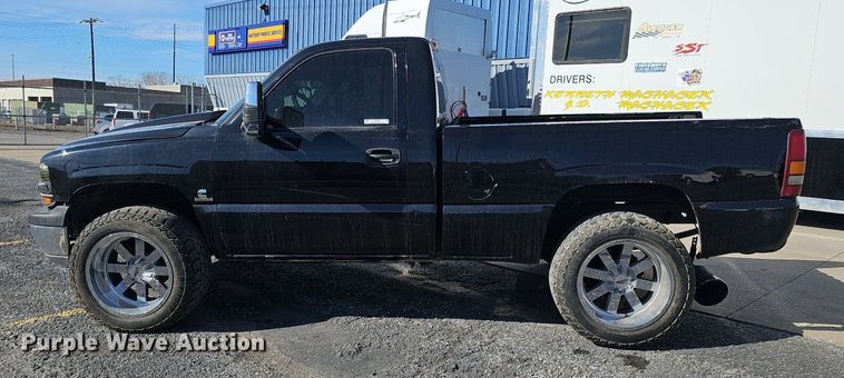 image for item IO9849 2001 Chevrolet 1500 pickup truck