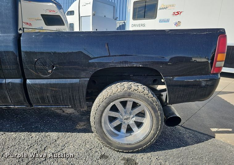 image for item IO9849 2001 Chevrolet 1500 pickup truck