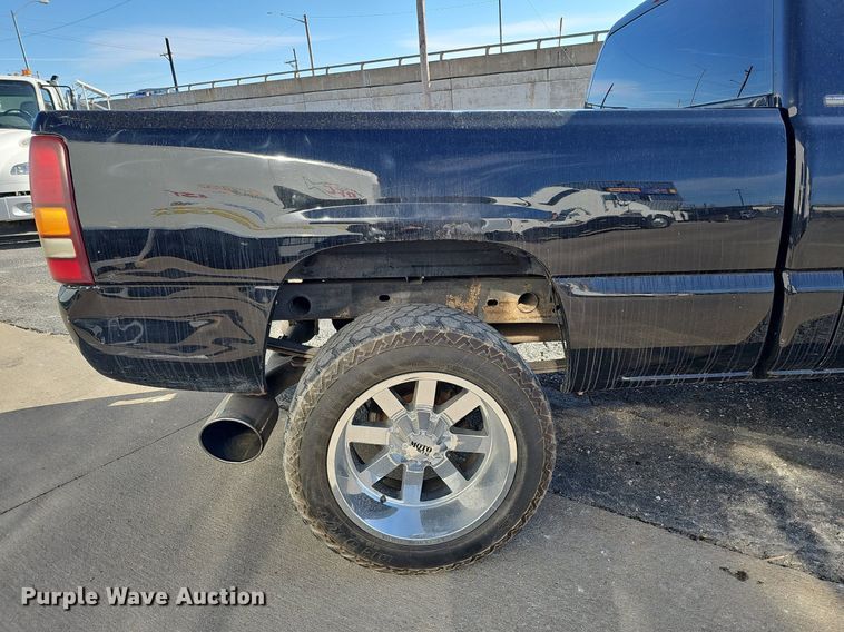 image for item IO9849 2001 Chevrolet 1500 pickup truck