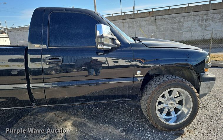 image for item IO9849 2001 Chevrolet 1500 pickup truck