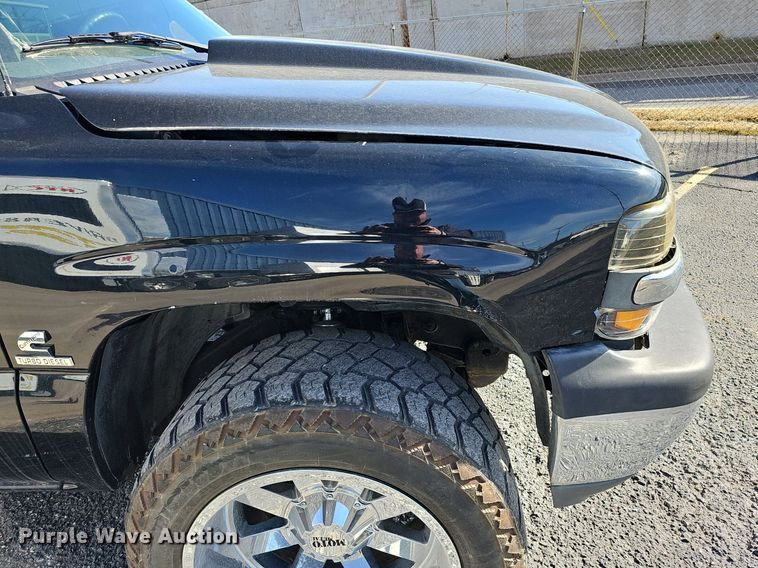 image for item IO9849 2001 Chevrolet 1500 pickup truck