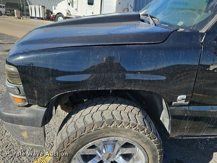 image for item IO9849 2001 Chevrolet 1500 pickup truck