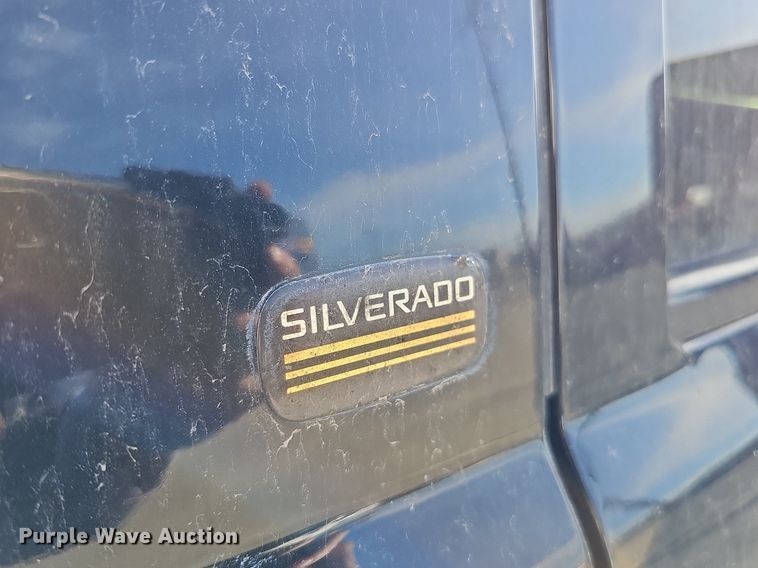 image for item IO9849 2001 Chevrolet 1500 pickup truck