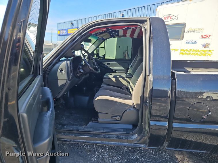 image for item IO9849 2001 Chevrolet 1500 pickup truck