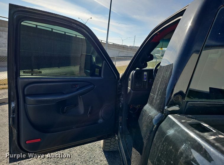 image for item IO9849 2001 Chevrolet 1500 pickup truck