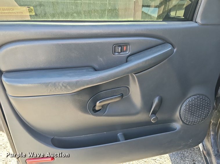 image for item IO9849 2001 Chevrolet 1500 pickup truck