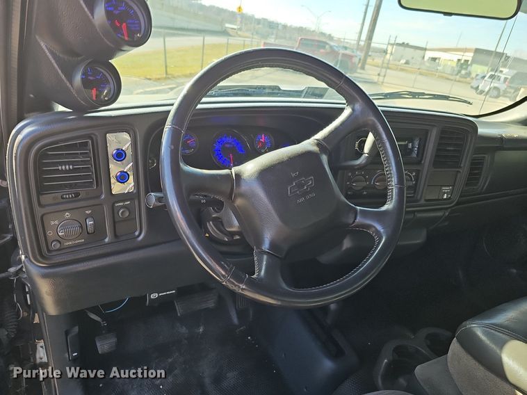 image for item IO9849 2001 Chevrolet 1500 pickup truck